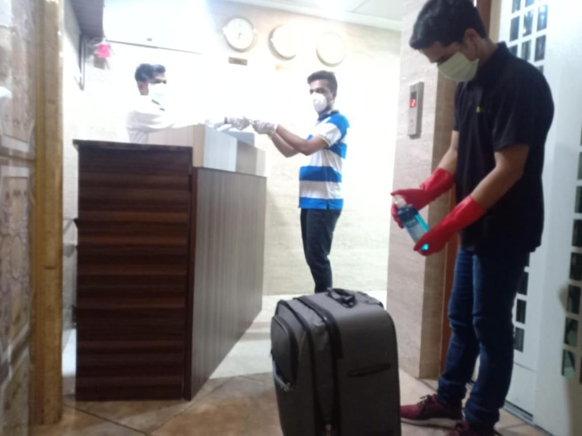 Hotel Alfa International Near Nanavati Hospital Mumbai Near Airport Mumbai Near Juhu Beach Extérieur photo