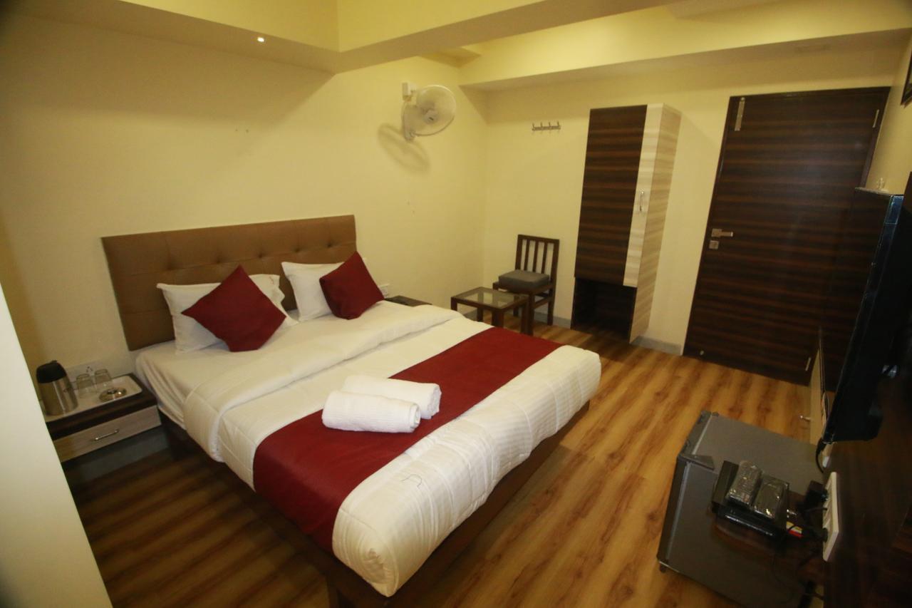 Hotel Alfa International Near Nanavati Hospital Mumbai Near Airport Mumbai Near Juhu Beach Extérieur photo